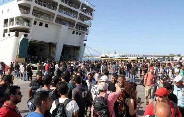 Πλημμύρισε το λιμάνι του Πειραιά πρόσφυγες που αιτούνται άσυλο – Νέο κύμα μεταναστών στη χώρα